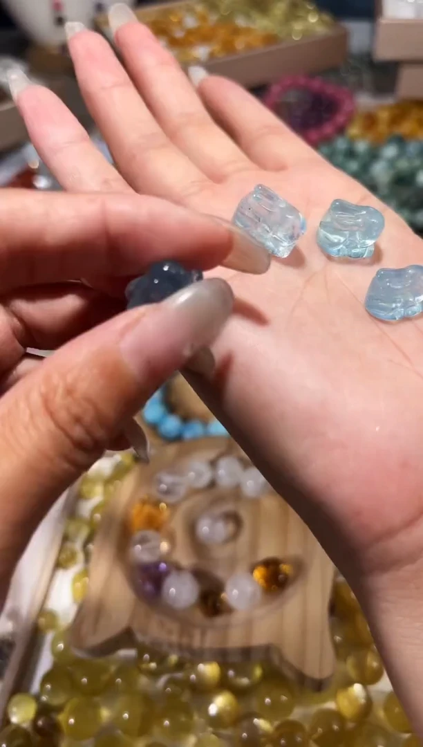 水晶手串未镶嵌R37海蓝兔子一个