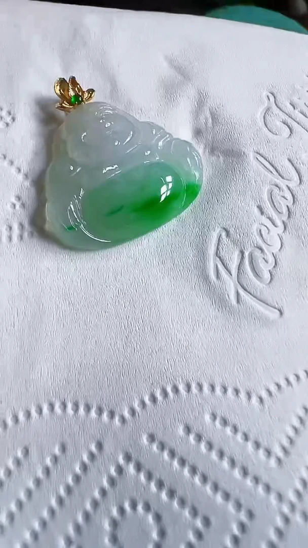 颈饰18K金镶嵌翡翠佛