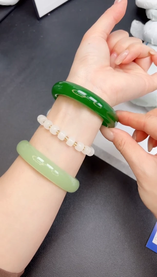 未镶嵌手镯石英岩玉19/5859