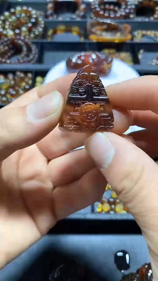 绿珀颈饰未镶嵌天然缅甸琥珀