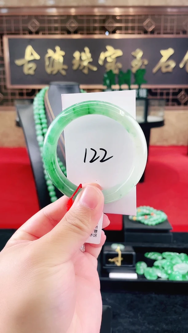 未镶嵌手镯石英质玉（非洲翠）微瑕一经发货运费不退介意勿拍