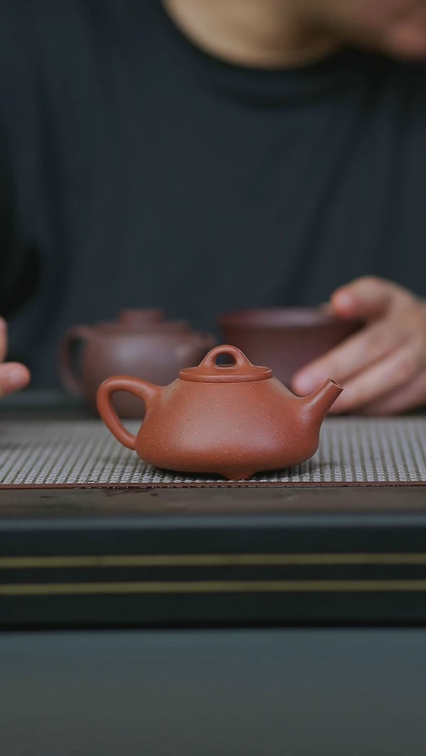 茶壶紫砂半手 红降坡子冶160cc