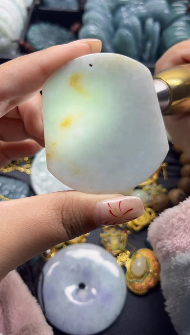 【闪购商品】翡翠颈饰未镶嵌翡翠