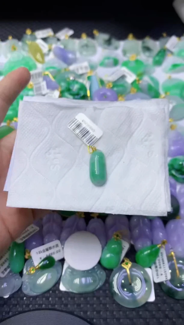 颈饰18K金镶嵌翡翠天然缅甸翡翠A货