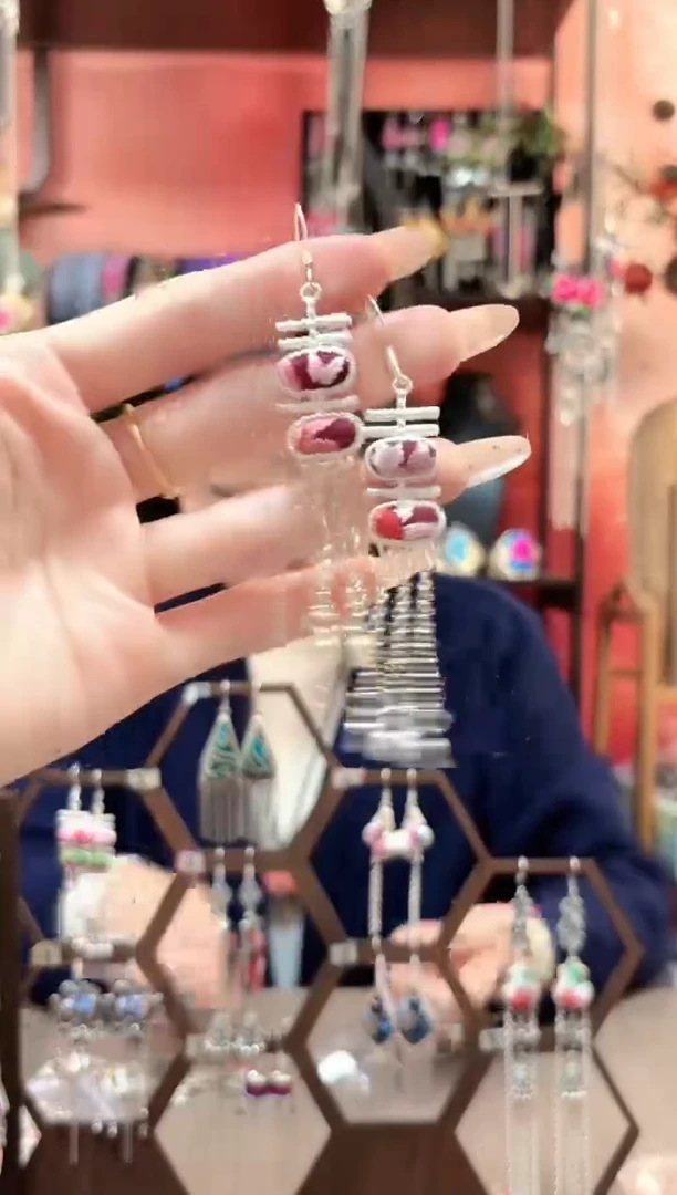 织绣云织谣民族风精美饰品   577