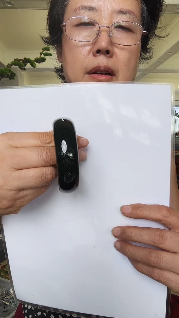 未镶嵌手镯和田玉五**霞56