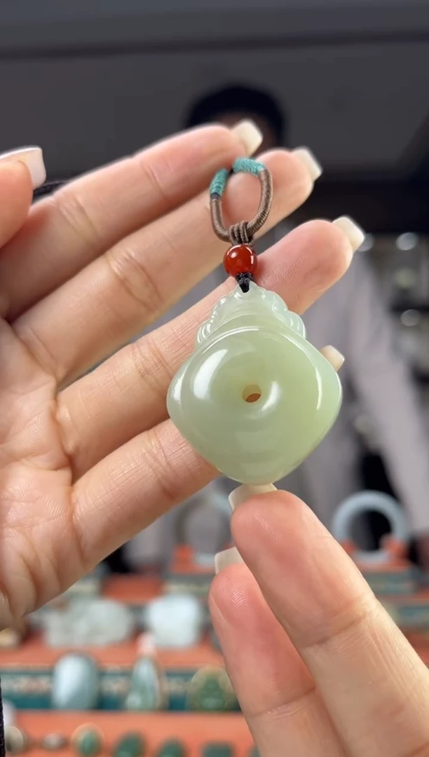 颈饰未镶嵌和田玉佩佩