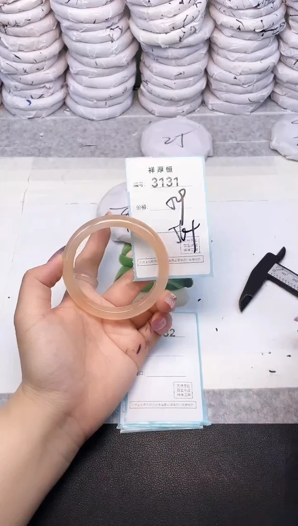 玛瑙/玉髓手镯未镶嵌3131