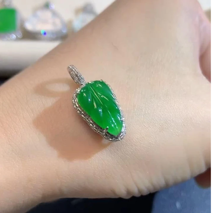玥集珠宝 18K金 翡翠绿叶子百搭扣 （不含链）多样性发货一件 BG