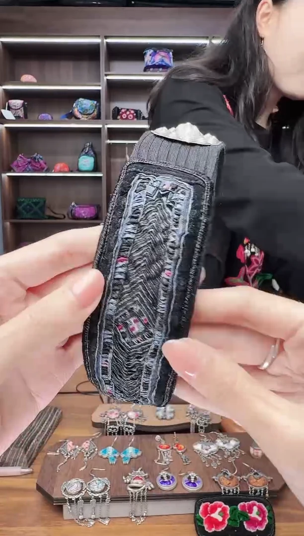 织绣A58蒙阿苏苗绣传承店