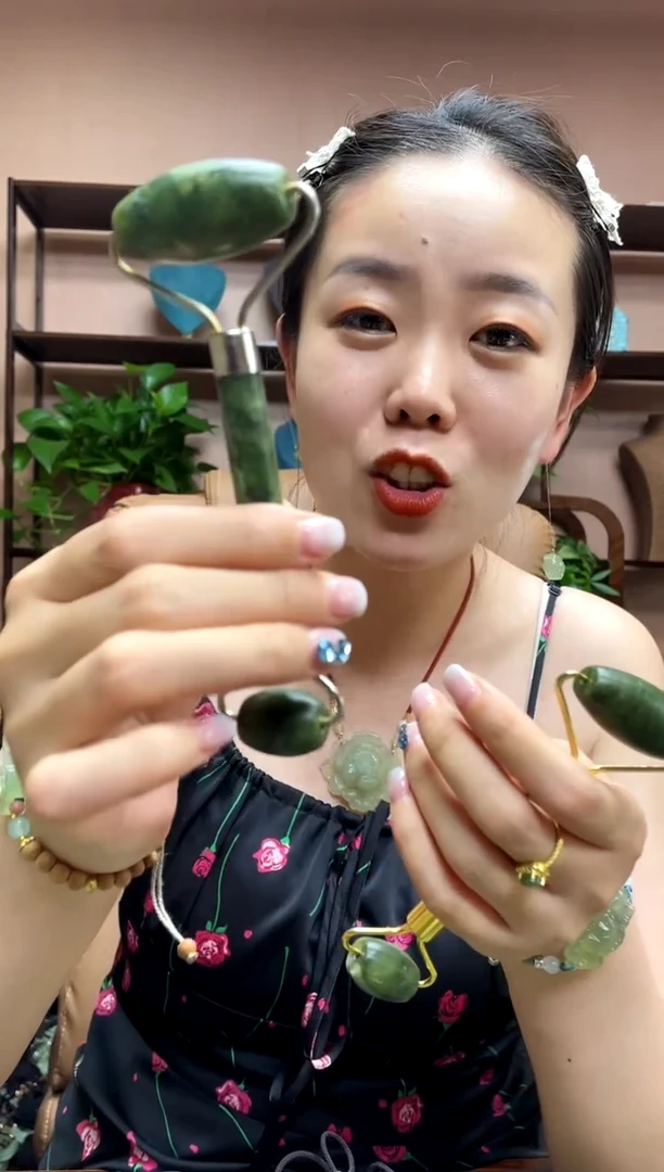 岫玉未镶嵌颈饰多样性发货发其中之一