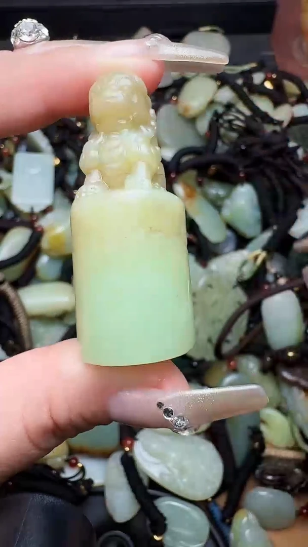 【闪购商品】和田玉颈饰未镶嵌狮子印章