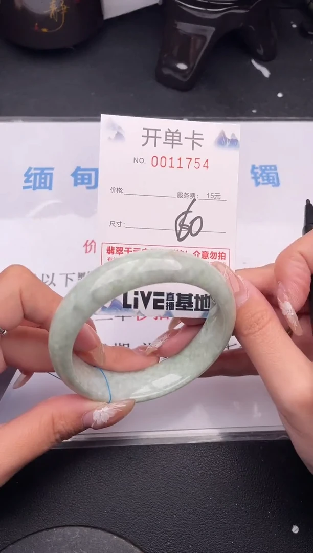 翡翠手镯未镶嵌拍哪个图片就是发哪个54