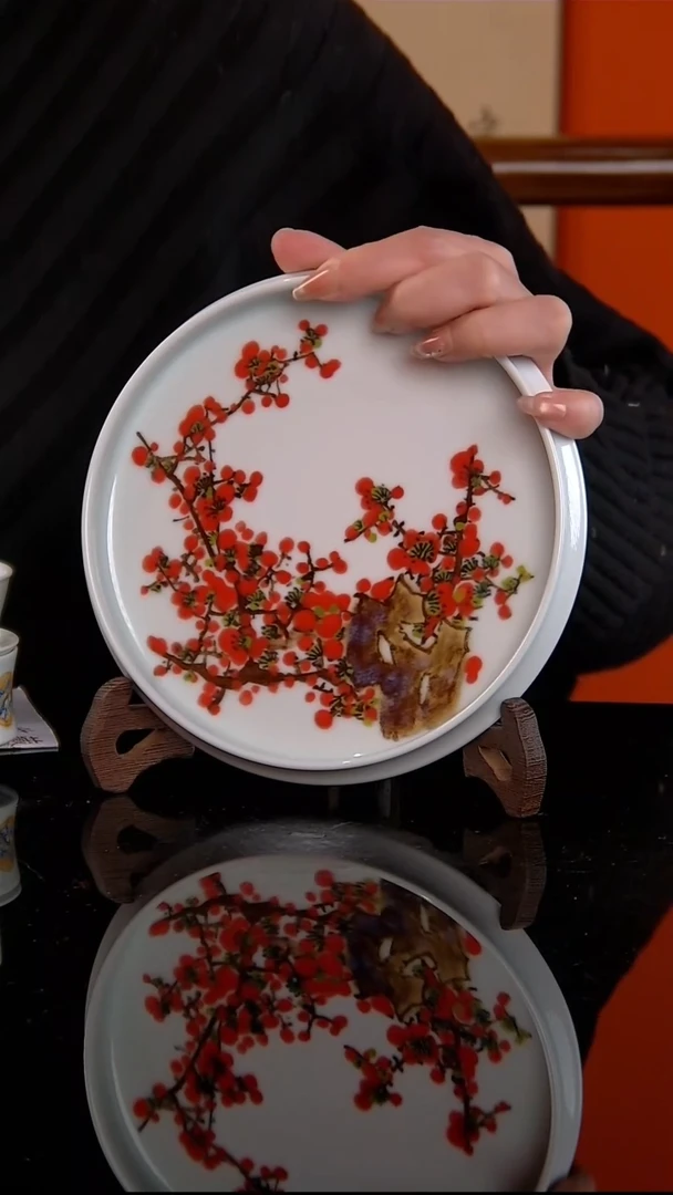 李华手绘釉中五彩红梅壶承