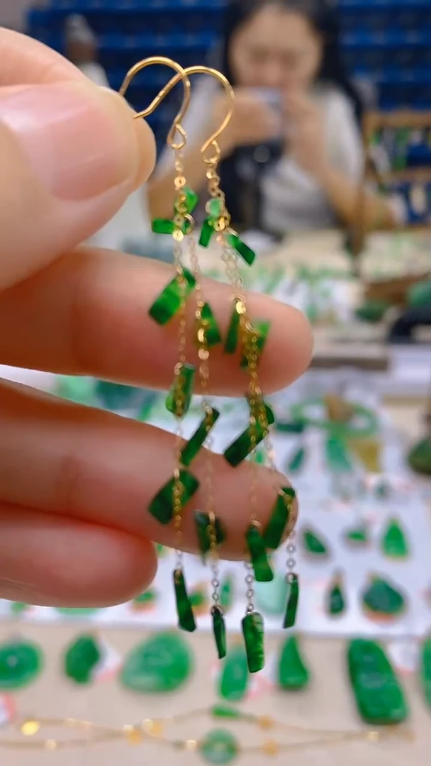 颈饰18K金镶嵌翡翠新号开播 全场乱卖