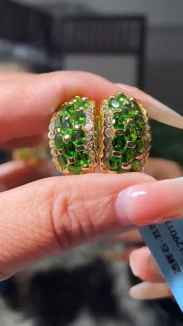 银S925镶嵌透辉石耳扣【收藏级】