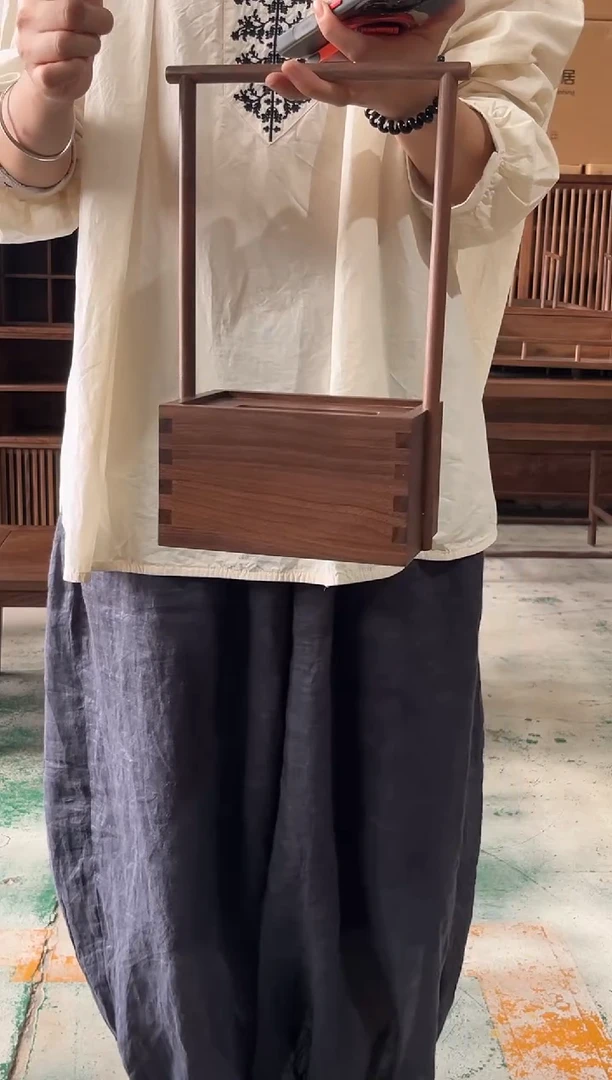 木（非红木类）提梁纸巾盒