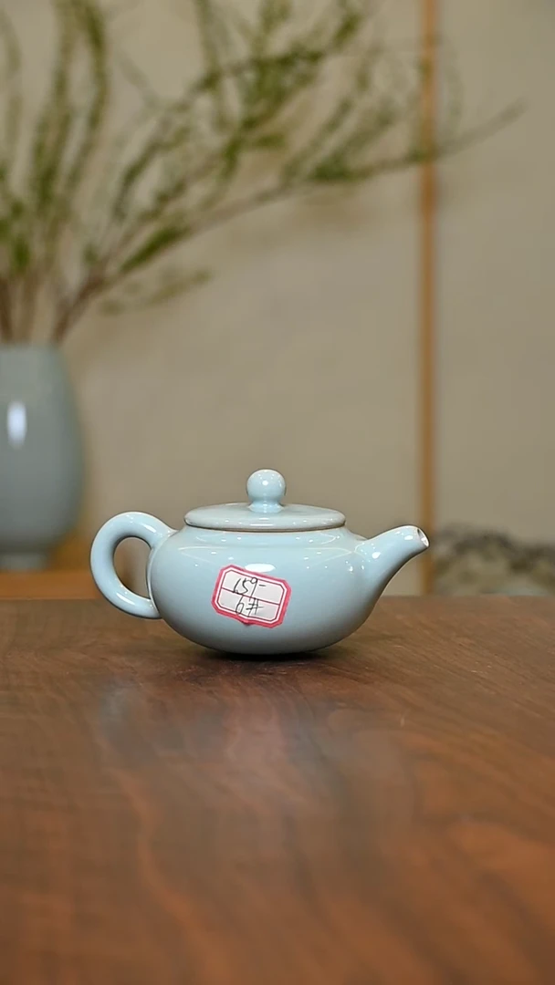 6#不倒翁壶 天青 微瑕 无款