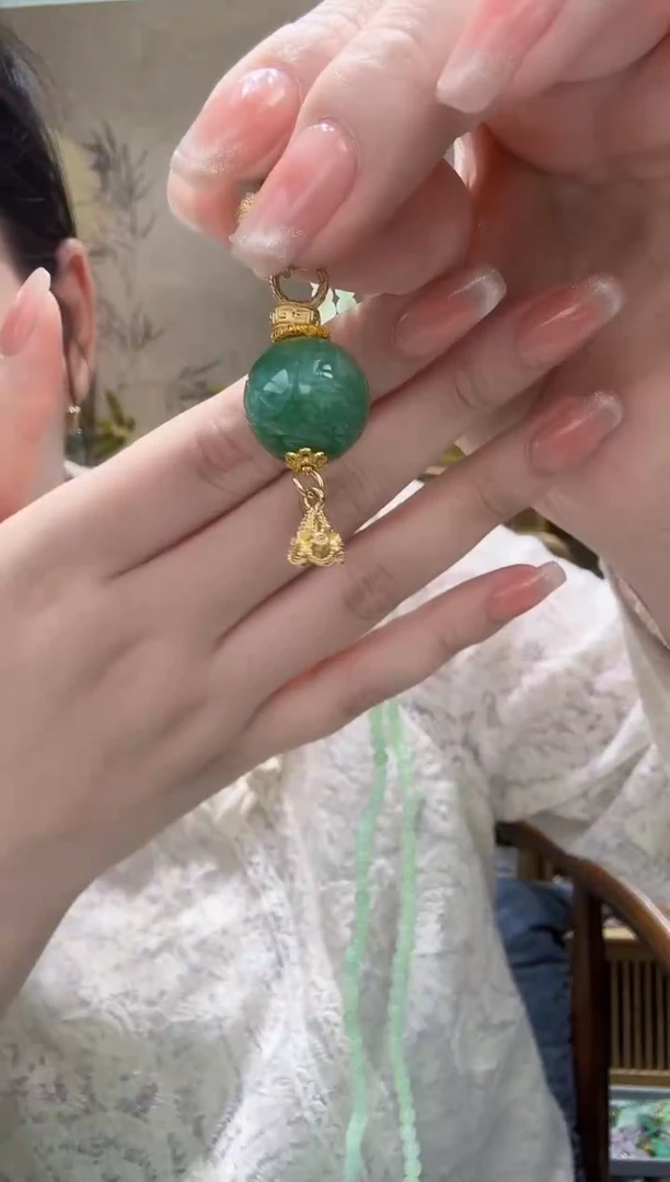 翡翠未镶嵌颈饰吊坠