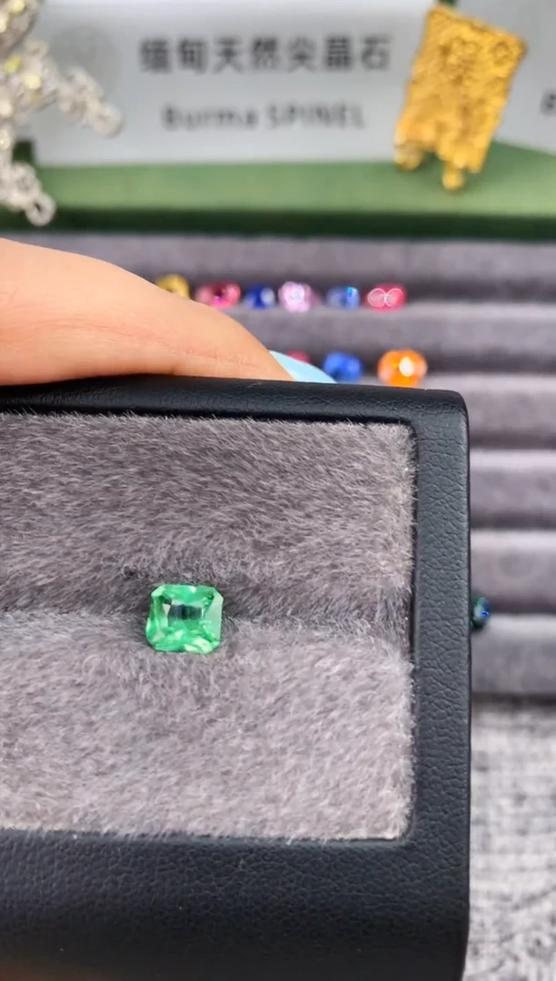 未镶嵌裸石定制石榴石雷迪恩型 沙弗莱 1.05ct