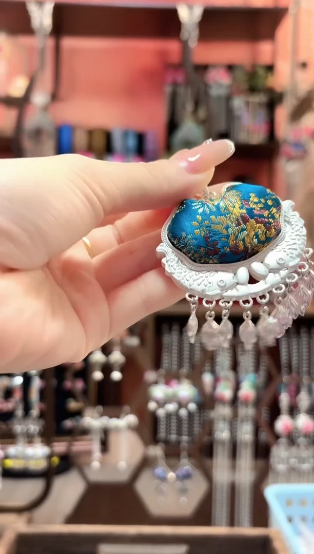 织绣云织谣民族风精美饰品   18