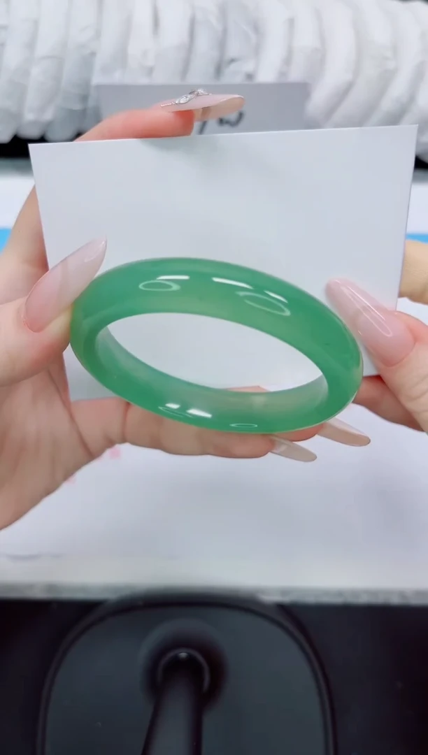 石英质玉手镯未镶嵌65