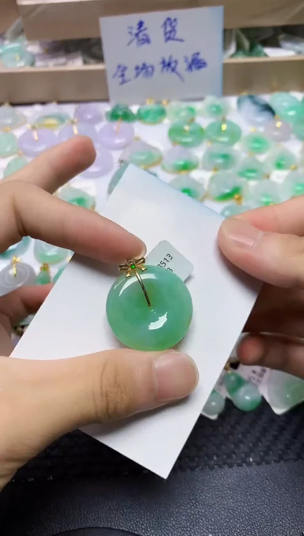 翡翠18K金镶嵌颈饰23123123131