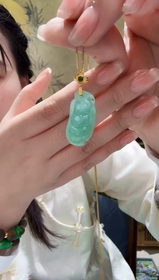 颈饰未镶嵌翡翠吊坠