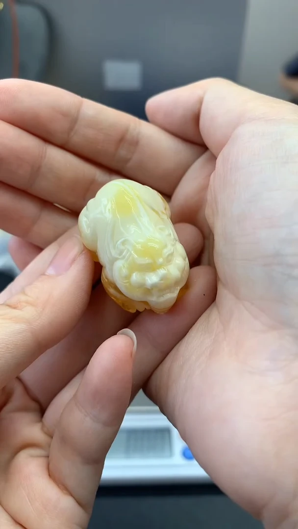 未镶嵌琥珀珠宝奇石那****丽1662