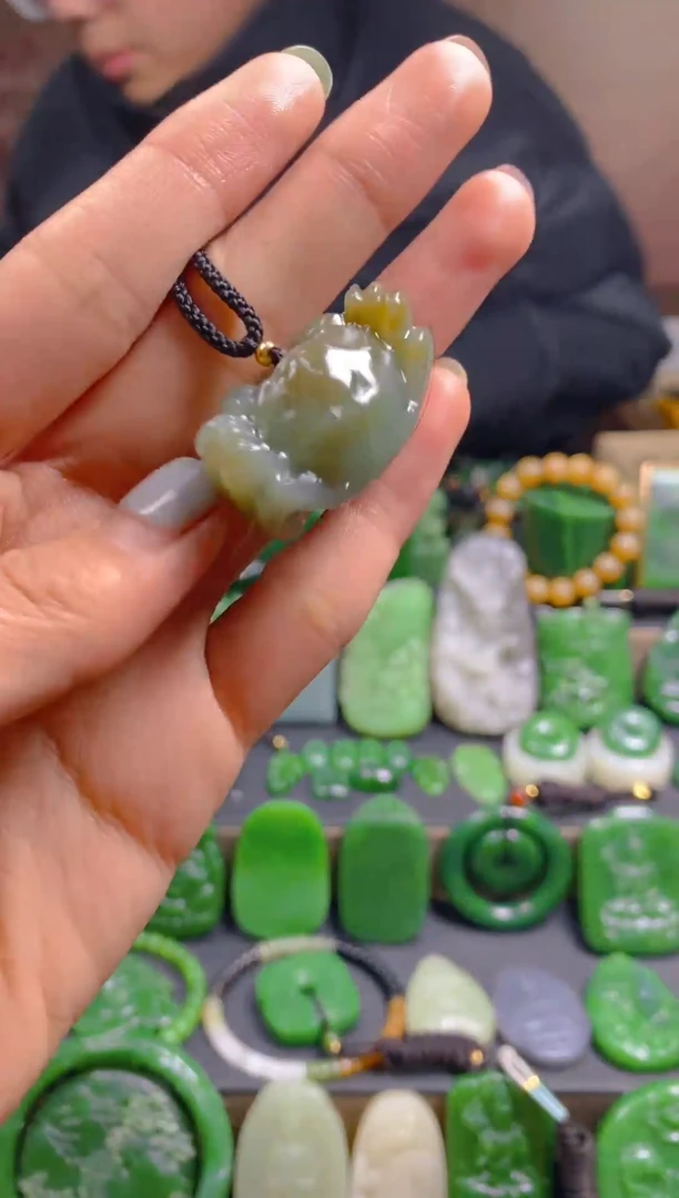 颈饰未镶嵌和田玉1