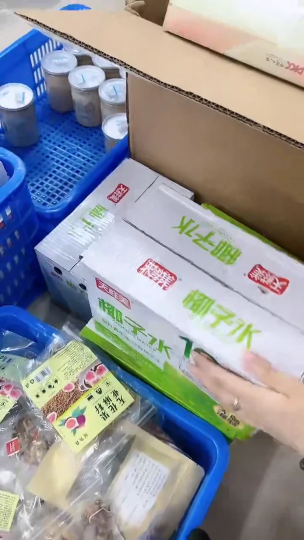 椰子水一箱！！！椰子水一箱！！！椰子水一箱！！！