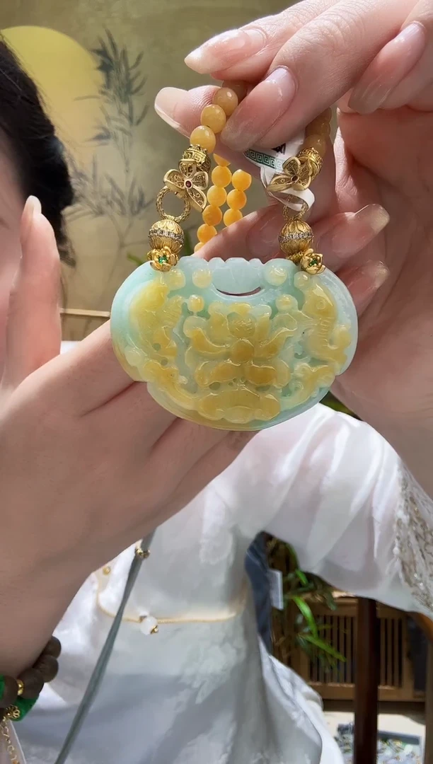 颈饰未镶嵌翡翠吊坠