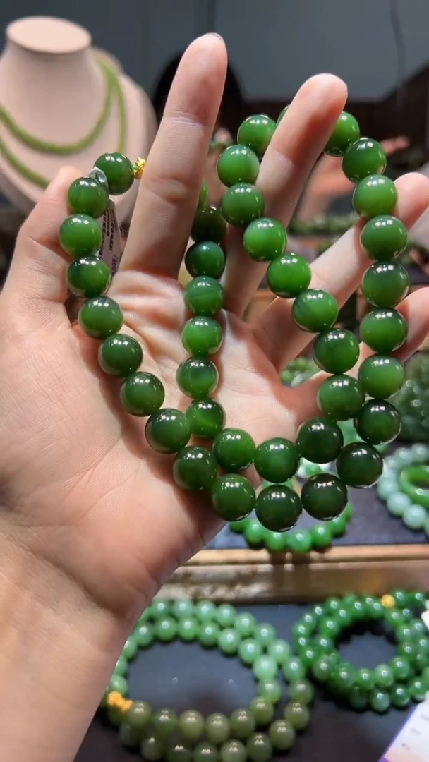 和田玉（碧玉）未镶嵌颈饰1