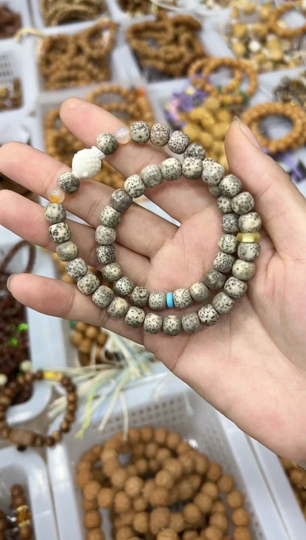 手串星月菩提卡8mm左右  石玉料 双圈叠戴