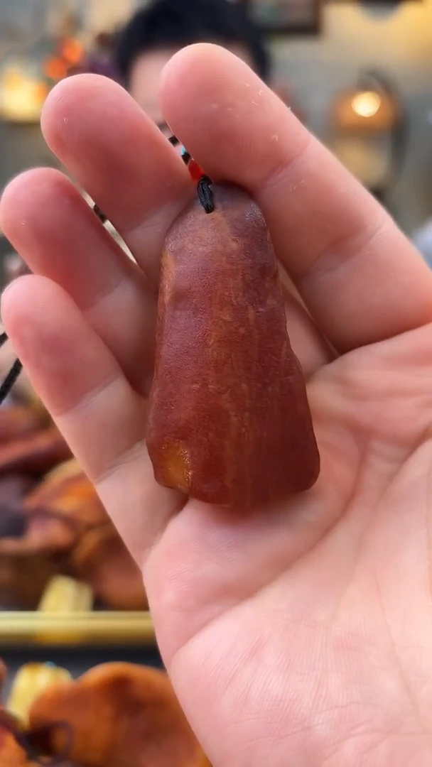 未镶嵌颈饰琥珀吊坠