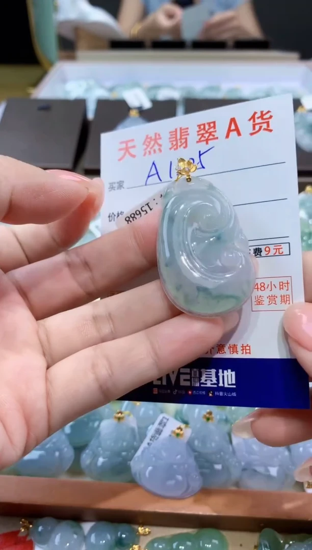 颈饰18K金镶嵌翡翠天然翡翠A货挂件