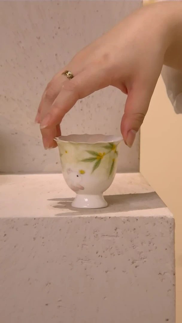 玉泥-桂猫戏蝶-惊雀高足花口茶杯