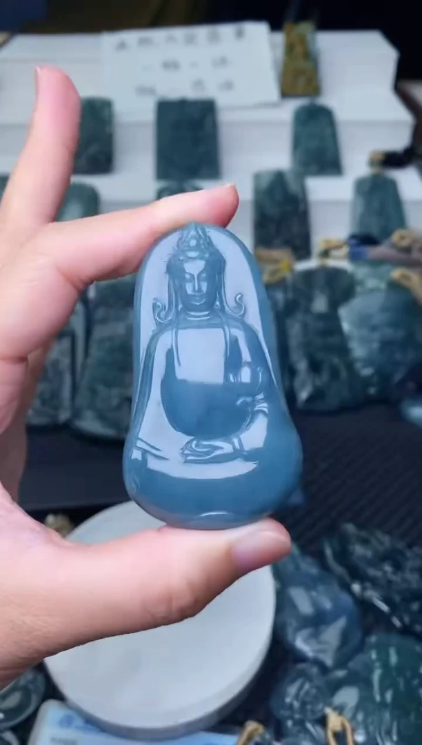 颈饰未镶嵌翡翠