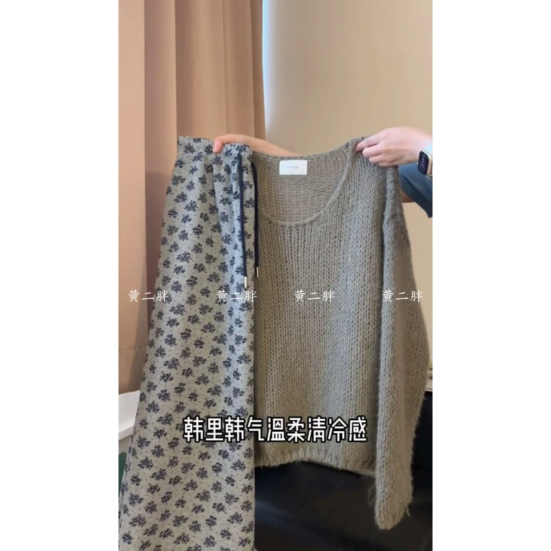 灰色软糯圆领针织衫女秋冬韩系慵懒风马海毛薄款毛衣+碎花半身裙