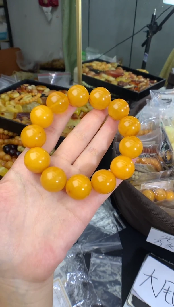 蜜蜡未镶嵌珠宝奇石46