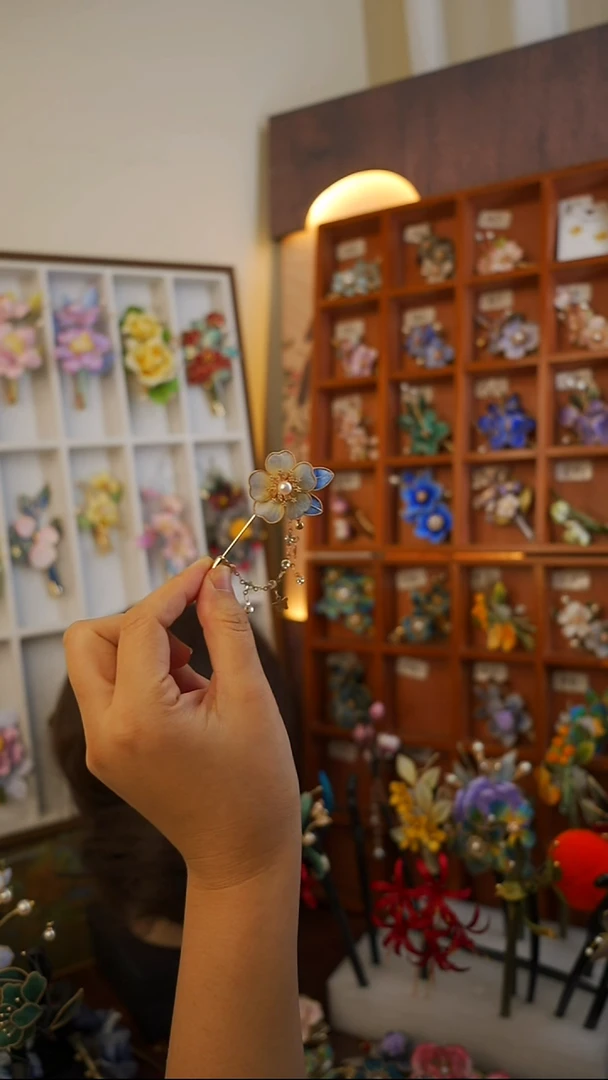 手工非遗绒花胸针