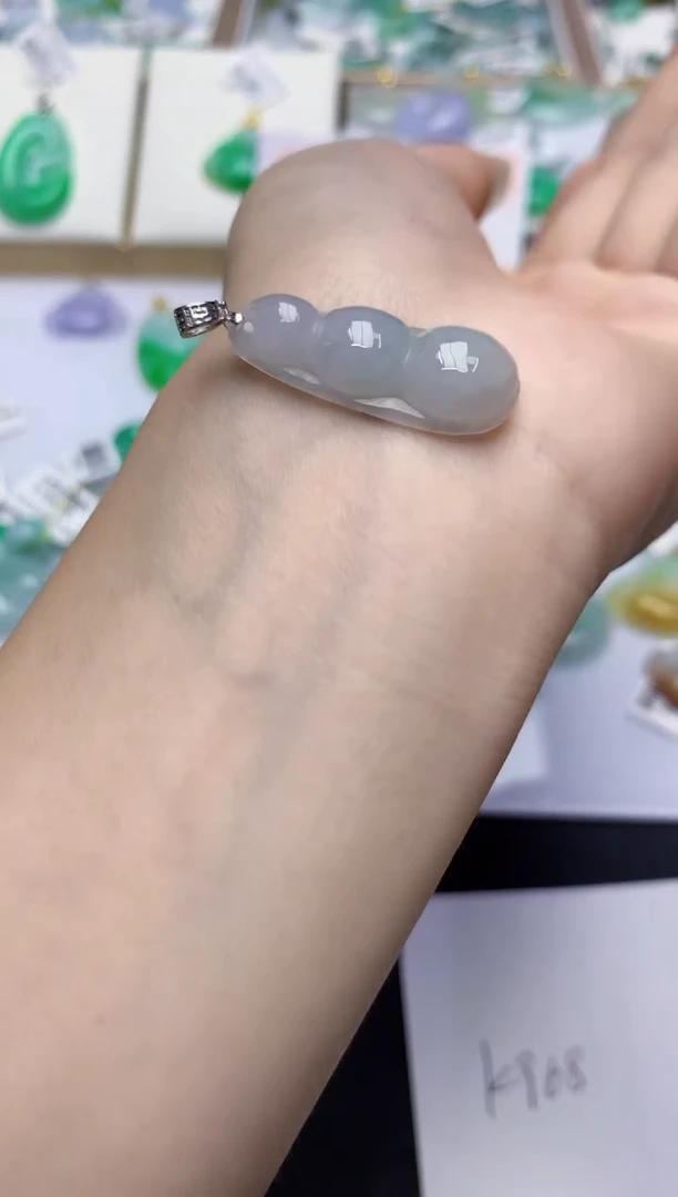 翡翠未镶嵌颈饰天然缅甸A货