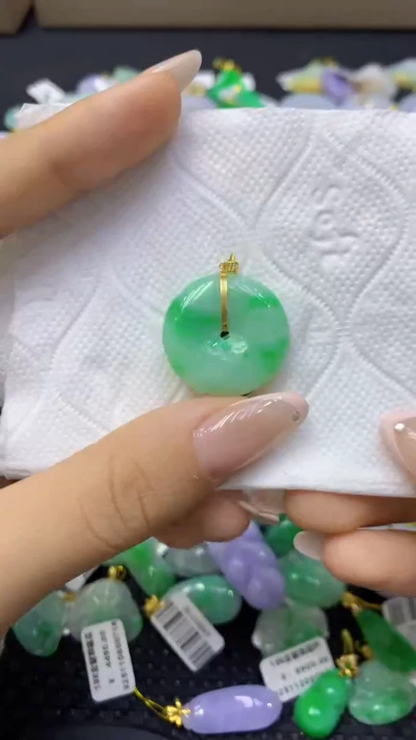 颈饰18K金镶嵌翡翠天然缅甸翡翠A货