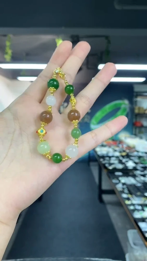 手链未镶嵌和田玉多样性发其一，颜色微差