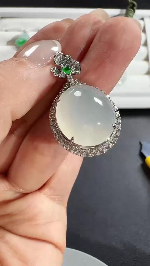 颈饰18K金镶嵌翡翠KBSZ1228-026