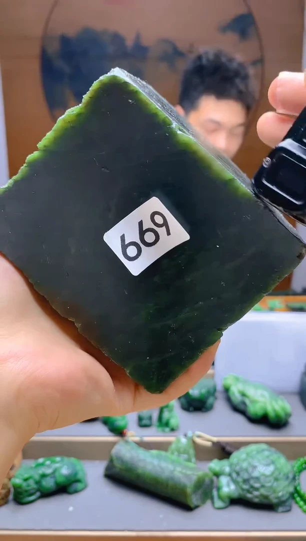 和田玉（碧玉）未镶嵌珠宝半成品1