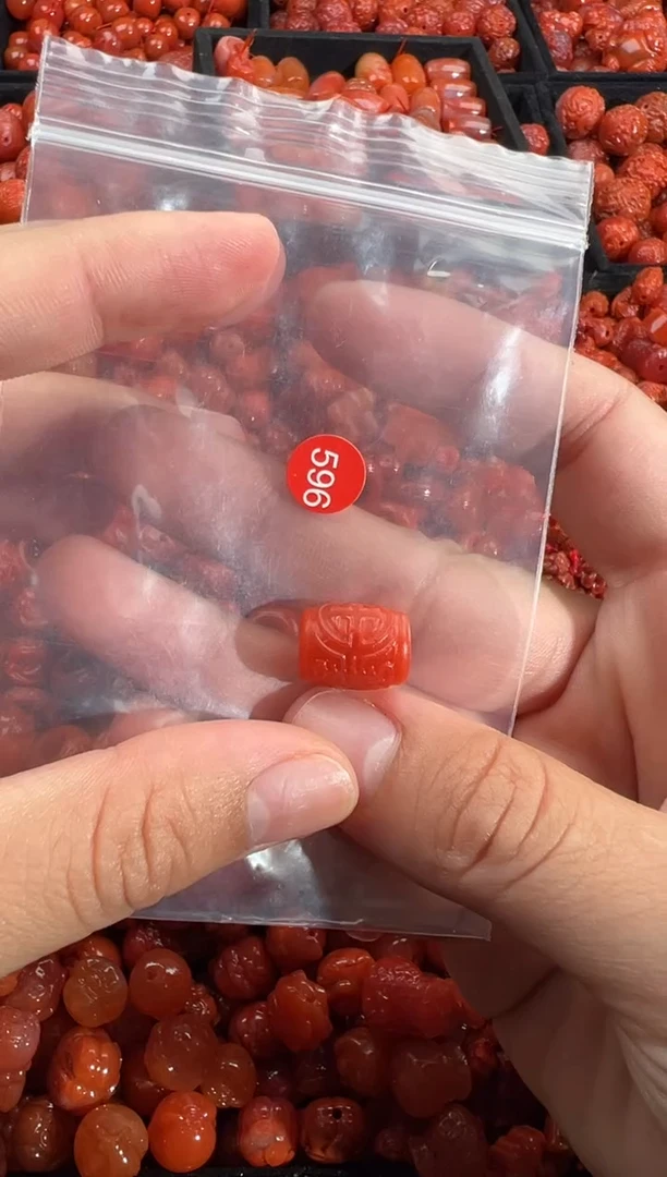 南红玛瑙未镶嵌颈饰1
