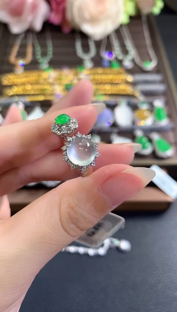 18K金镶嵌戒指翡翠b100