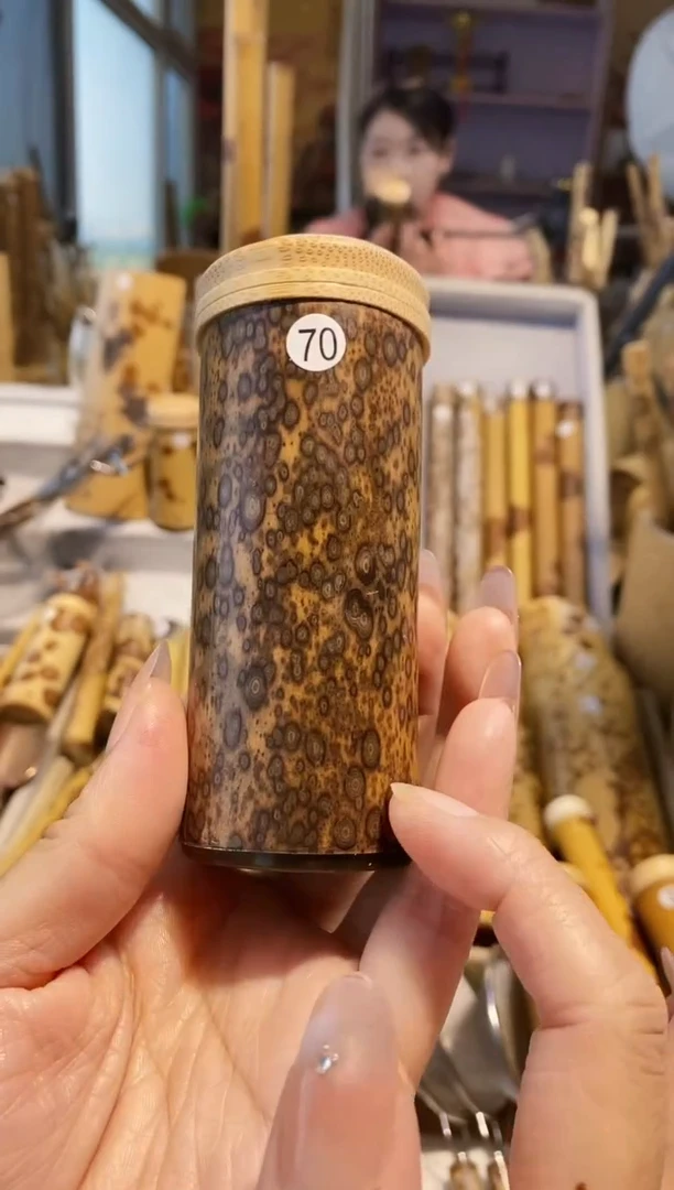 清***'梅鹿竹精品精品小牙签筒一个