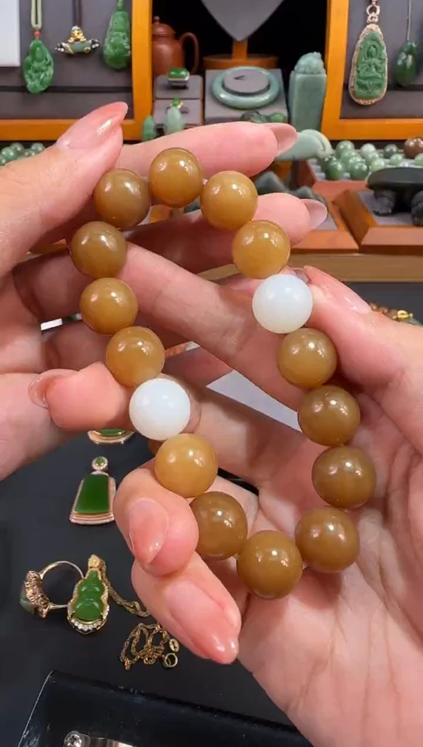 颈饰未镶嵌和田玉吊坠